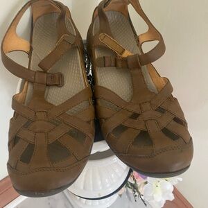 Elegant Black Leather Loafers with Cushioned Sole